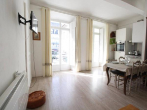 T2 Lumineux Centre Luchon, 4 Pers, Parking, Proche Thermes & Télécabine - FR-1-313-230